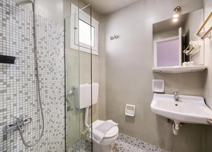 Ξενοδοχείο Ionio 2*